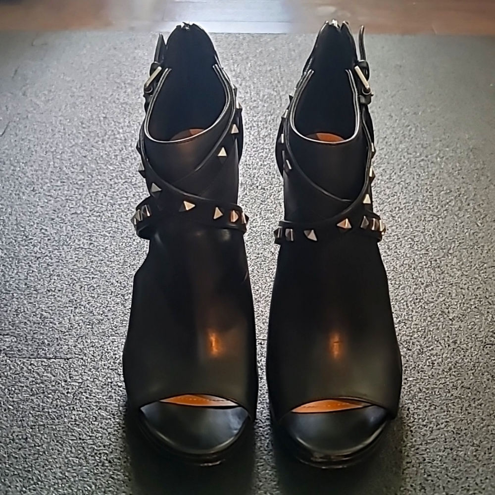 Shoes - Picture 2 of 3